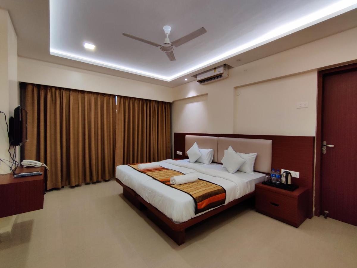 Serenity By Monarch, Baner Pune Méribel Village Extérieur photo