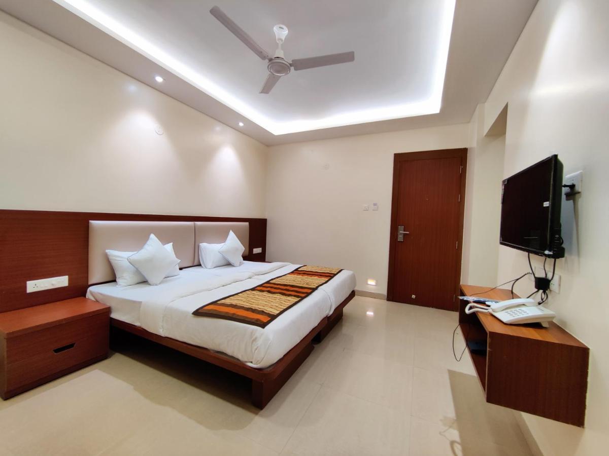 Serenity By Monarch, Baner Pune Méribel Village Extérieur photo