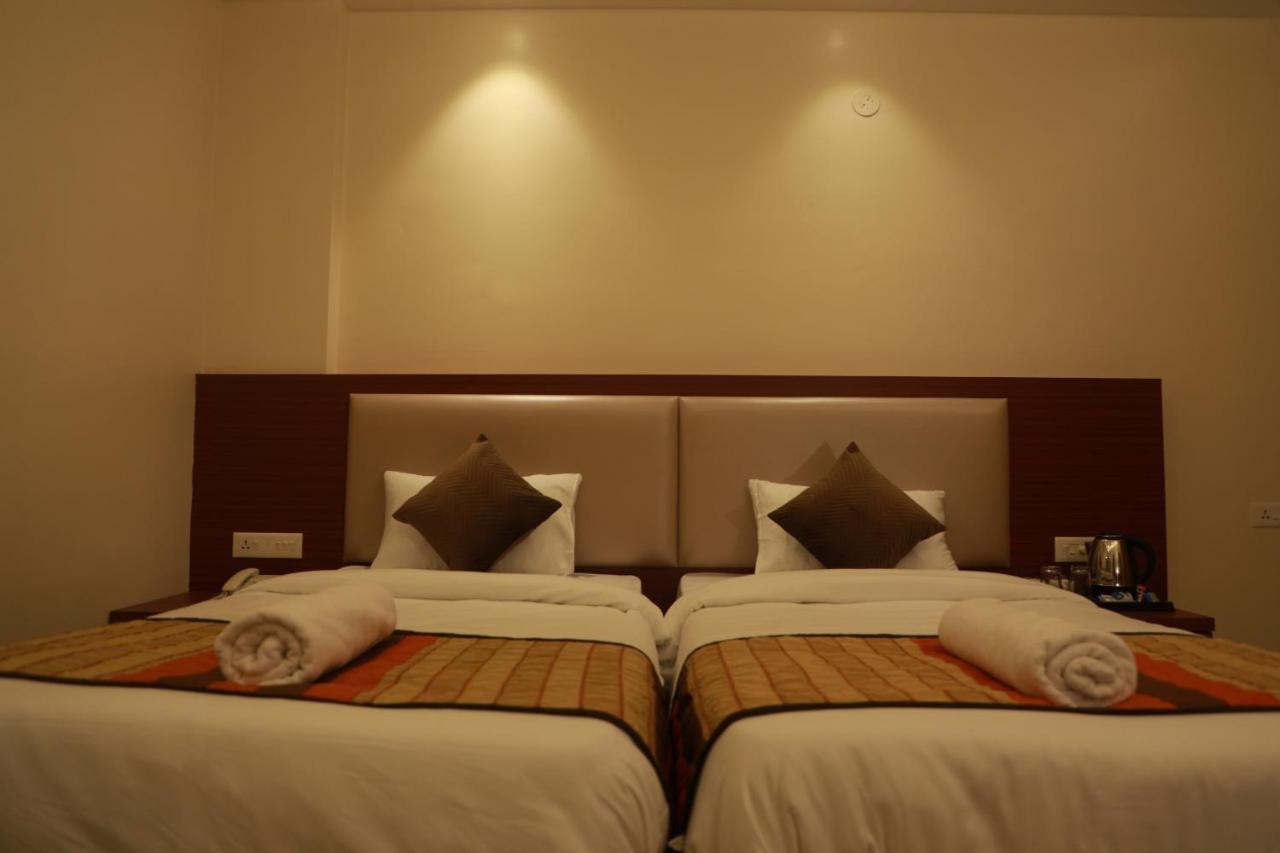 Serenity By Monarch, Baner Pune Méribel Village Extérieur photo
