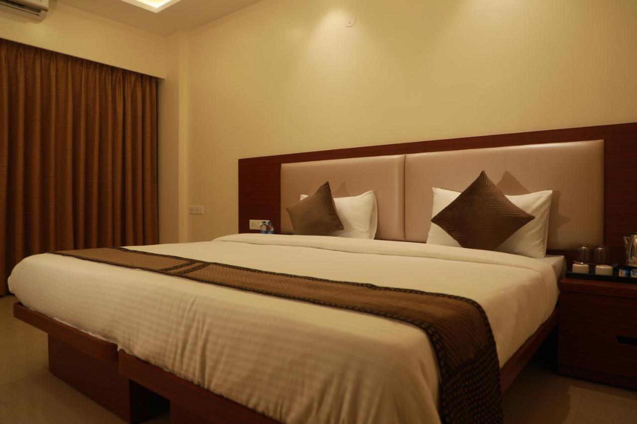Serenity By Monarch, Baner Pune Méribel Village Extérieur photo