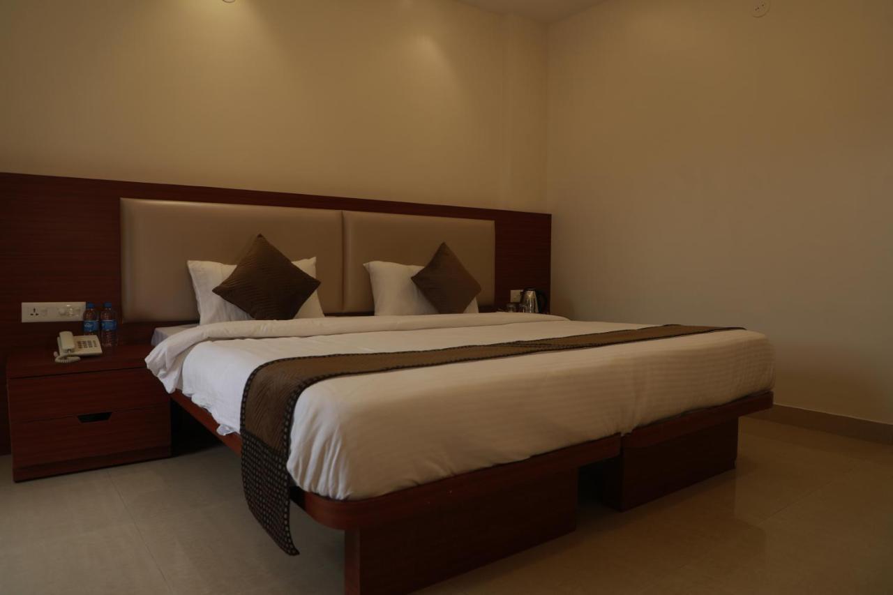 Serenity By Monarch, Baner Pune Méribel Village Extérieur photo