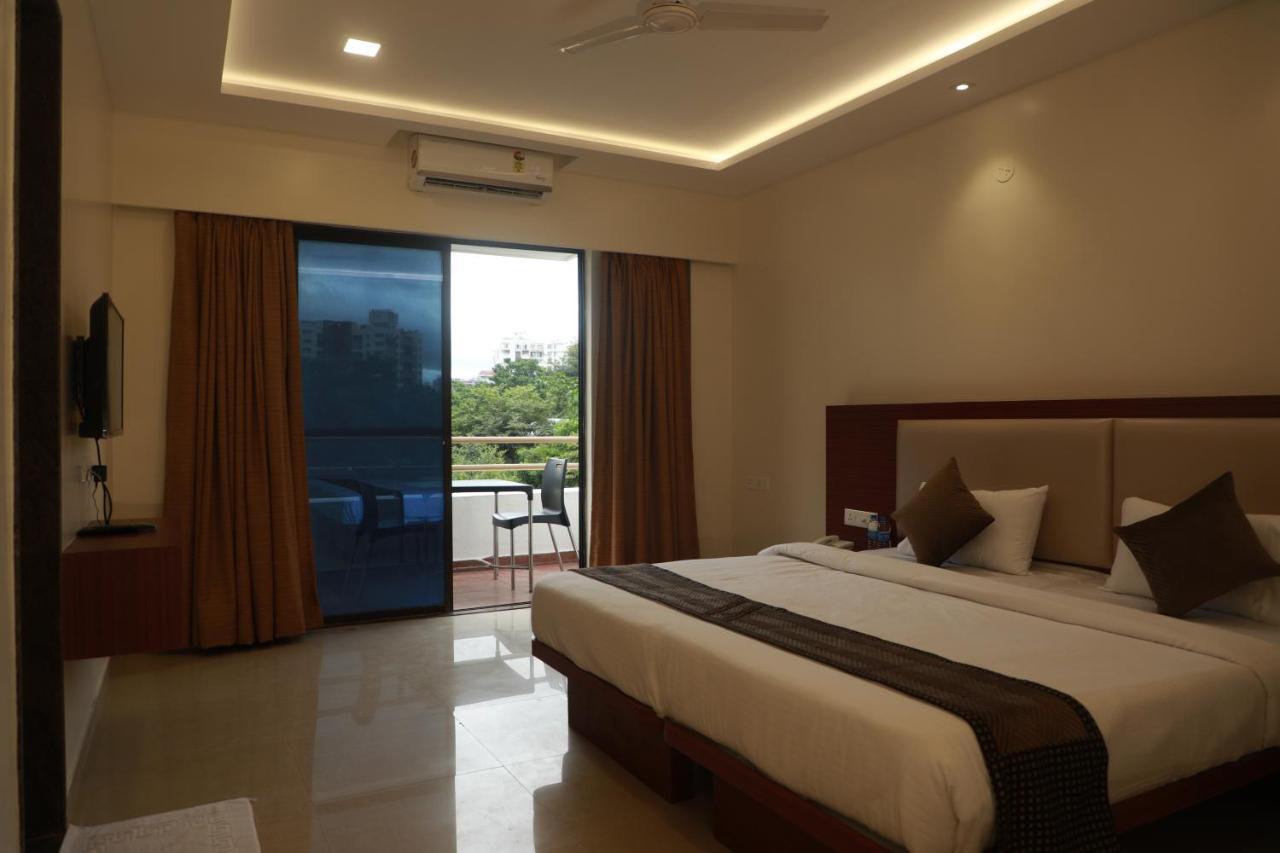 Serenity By Monarch, Baner Pune Méribel Village Extérieur photo