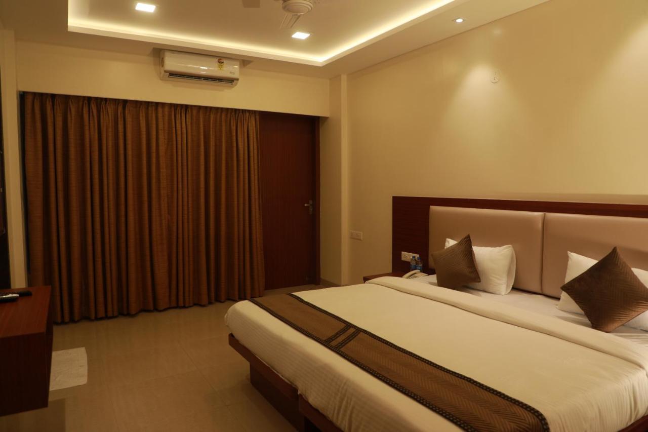Serenity By Monarch, Baner Pune Méribel Village Extérieur photo